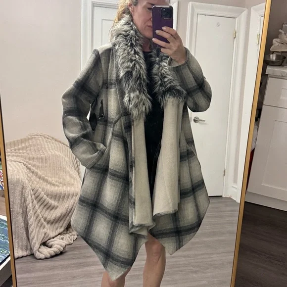 Nicholas K Designer Wool Blend Plaid Asymmetrical Coat with Faux Fur Collar (M) - Picture 12 of 13